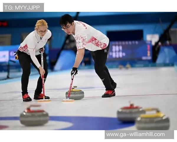 米兰冬奥冰壶混双资格赛日本组合小穴桃里与青木豪体现抢眼,迈向历史性打破 米兰冬奥冰壶混双资格赛日本组合小穴桃里与青木豪体现抢眼,迈向历史性打破